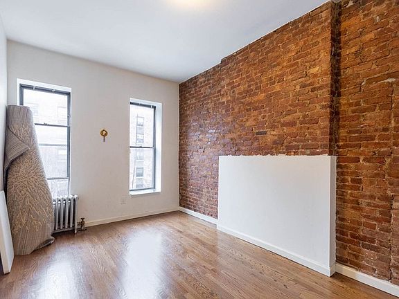 2nd image of 1719 Lexington Ave APT 4