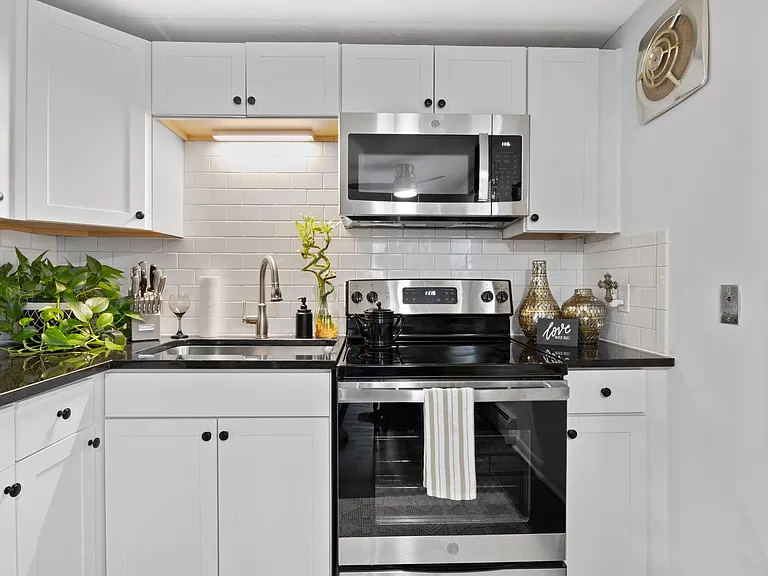 Stonewood Apartments — Photo 11