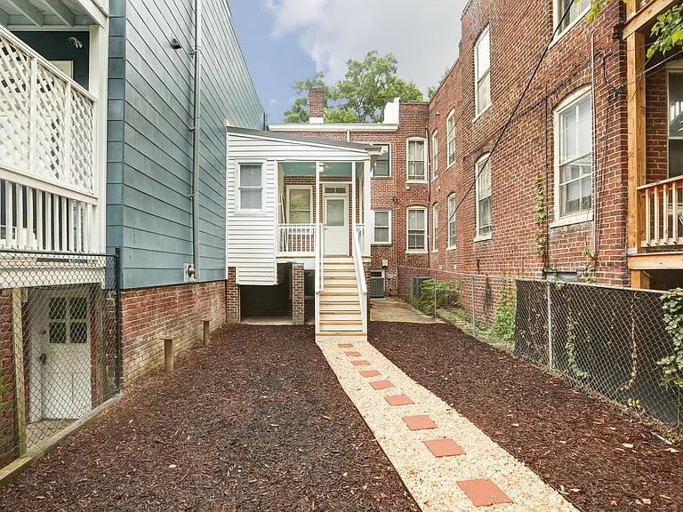 421 Chimborazo Blvd — Photo 30