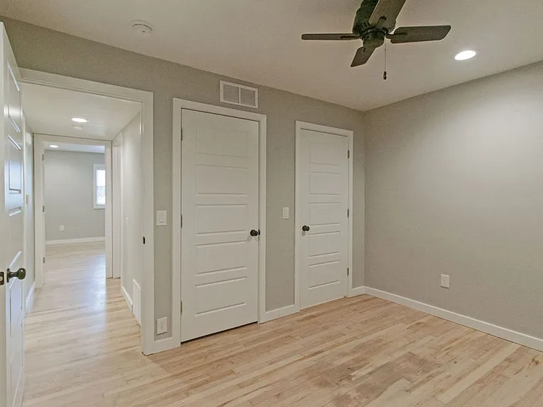 400 W Poplar St #E — Photo 15