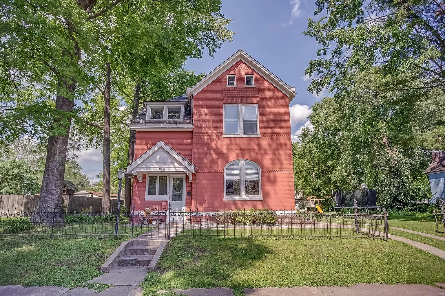 305 Wabash Ave photo 1