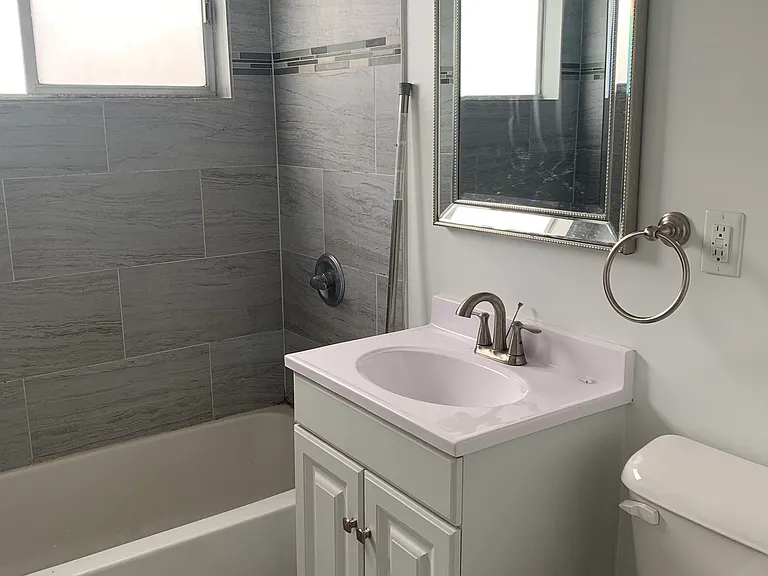 529 Avenue G — Photo 9