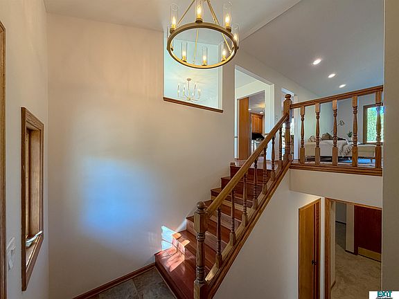 4th image of 8031 Basswood Ct