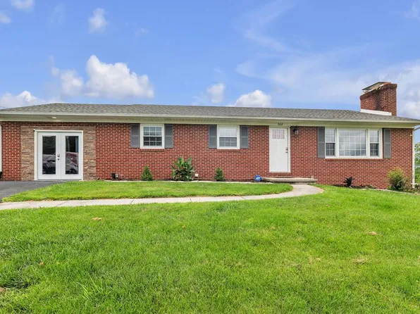 908 Middle Ave, Marion, VA 24354