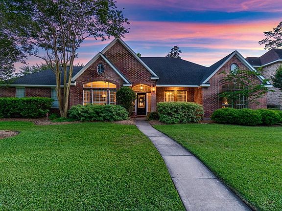 Located on a cul-de-sac street, corner lot with no side neighbors. No history of flooding per sellers.