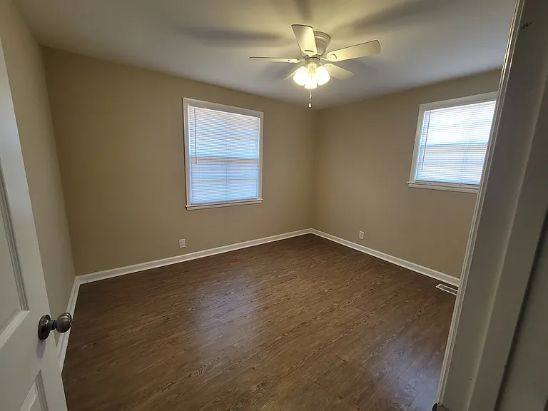152 Chippendale Dr — Photo 10