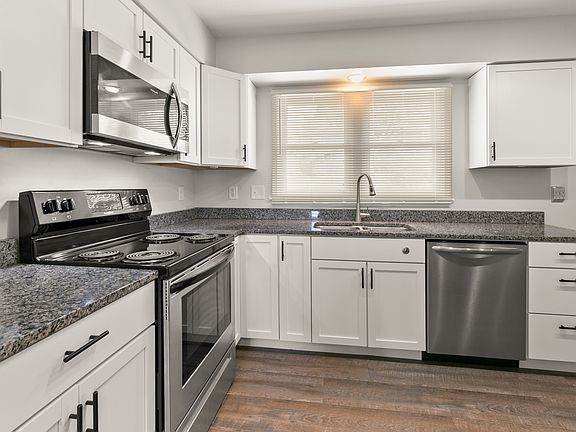 4th image of 2715 S 107th Ave