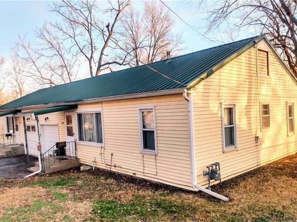 1407 & 1409 Brown Ave, Osawatomie, KS 66064