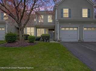 24 Tall Oaks Ct, Parlin, NJ 08859