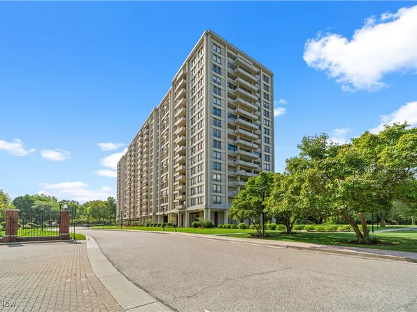 1 Bratenahl Pl APT 310, Cleveland, OH 44108