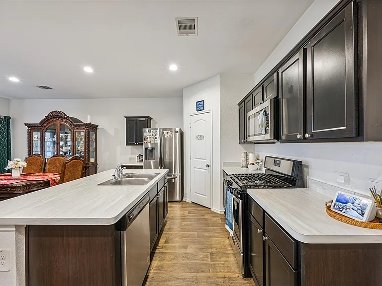 5102 Hedgerose Ln — Photo 6