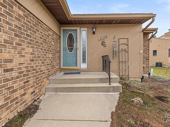 3rd image of 2108 Cranbrook Dr NE