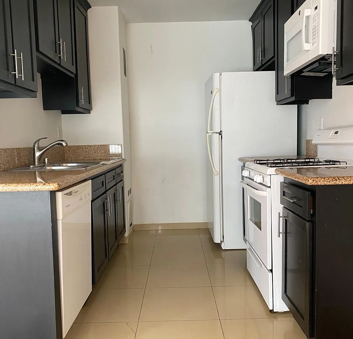 1 bed, 700 sqft, $1,950 — Photo 3