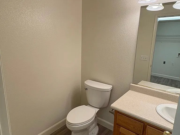 722 W James Ct — Photo 36