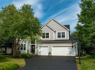 1685 Natures Way, Lindenhurst, IL 60046