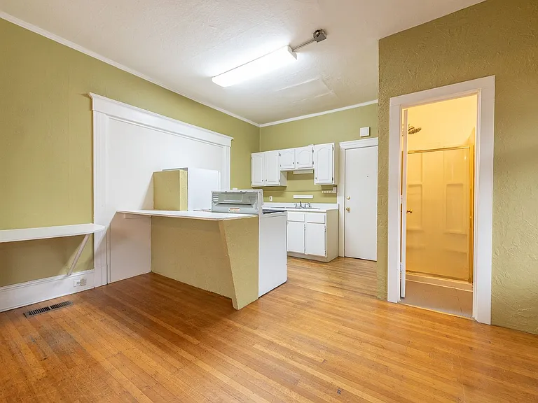1404 SE Madison St — Photo 4