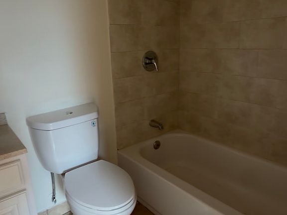 4th image of 342-344 Hawthorne Ave #1