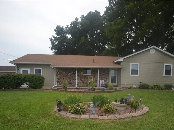 5561 Blank Rd, Smithton, IL 62285