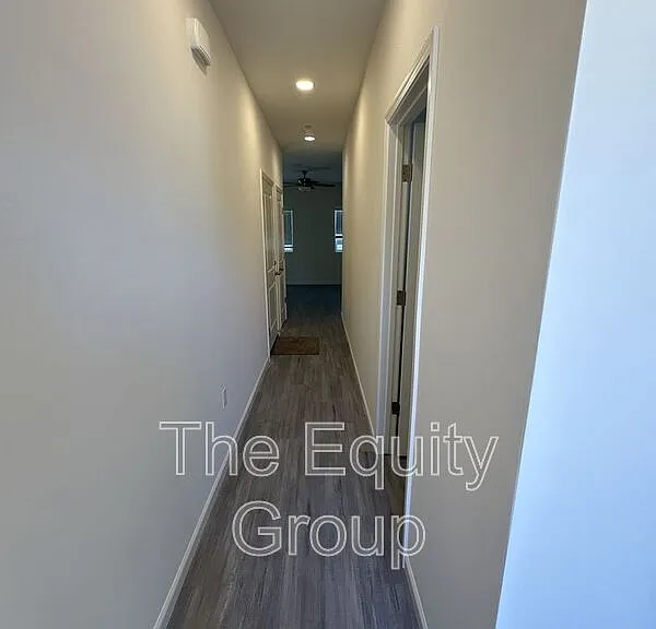 725 S Pinkham #102 — Photo 3
