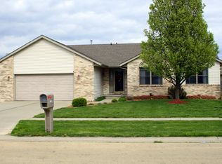 1204 White Birch Dr, Chatham, IL 62629