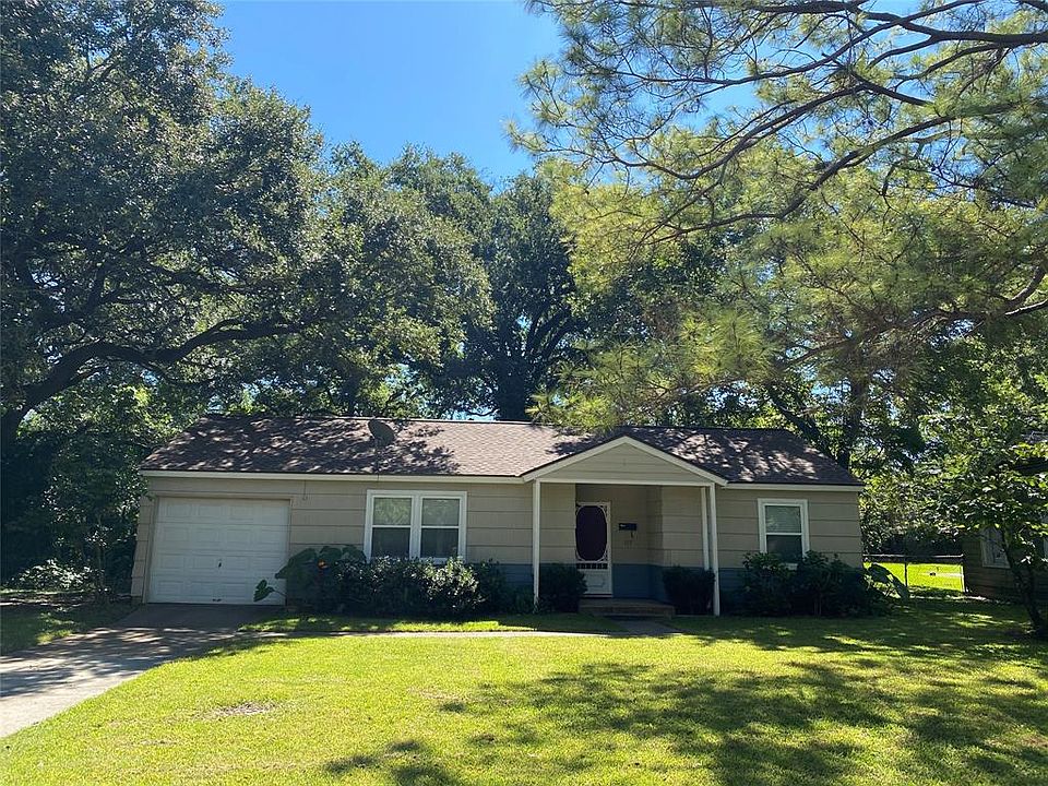 1st image of 127 Chinaberry St