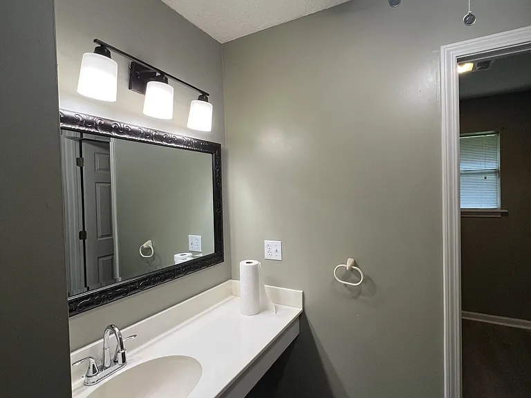 429 N Thornton Rd — Photo 18