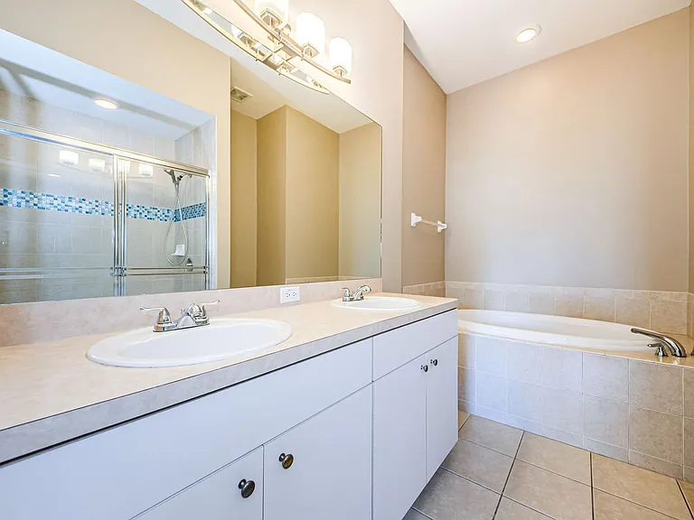 2527 Stanhope Dr — Photo 12