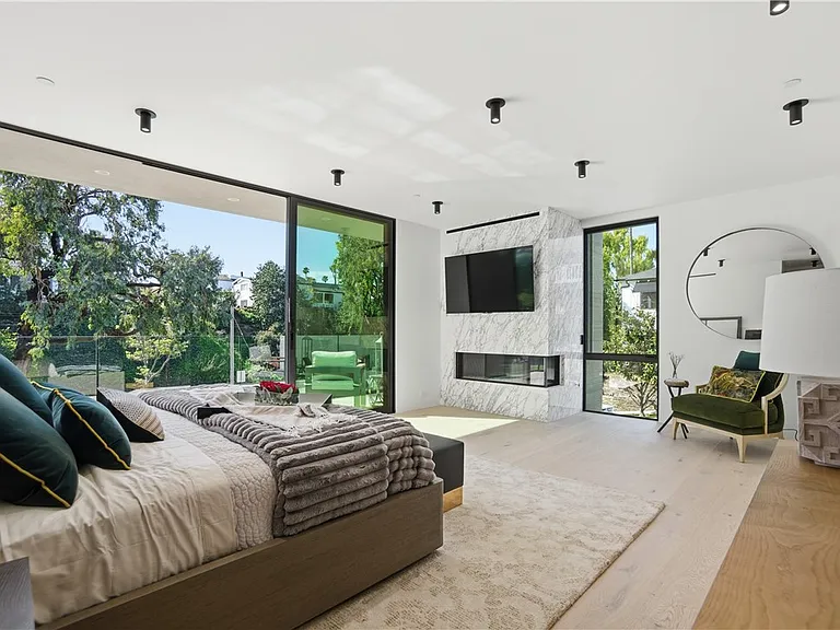 400 Heliotrope Ave — Photo 18