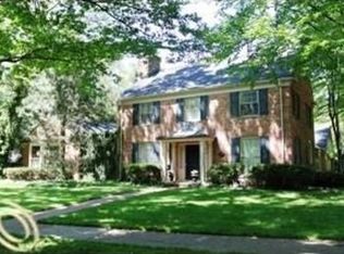 54 Touraine Rd, Grosse Pointe Farms, MI 48236