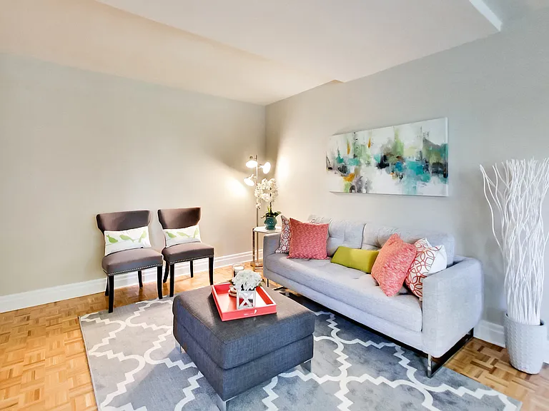 2100 Bathurst St #308 — Photo 42