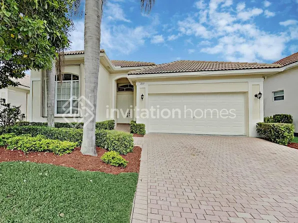 213 Palm Cir, Atlantis, FL 33462