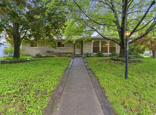 1102 Lincolnshire Dr, Champaign, IL 61821