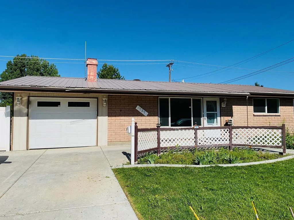 737 Anthon Ave — Photo 1