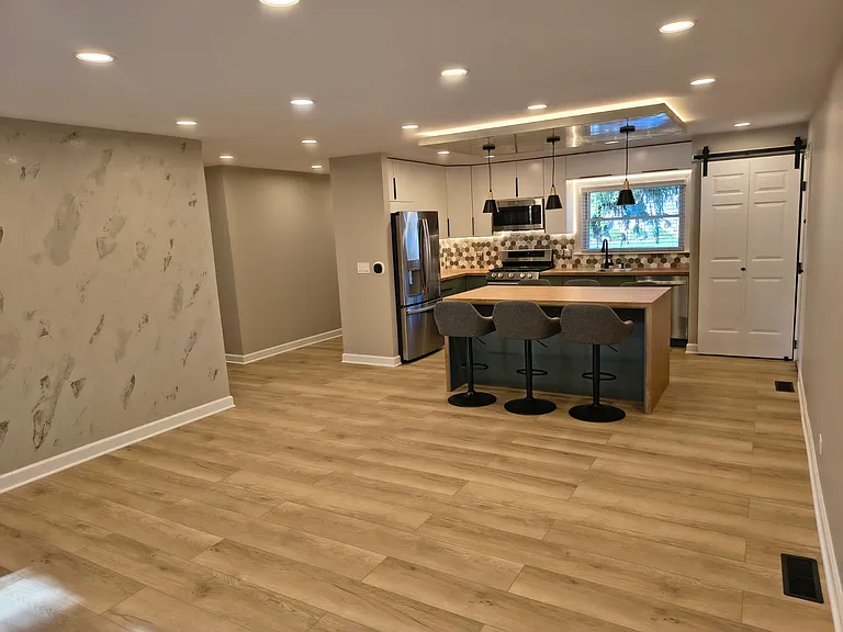 460 Western St — Photo 3