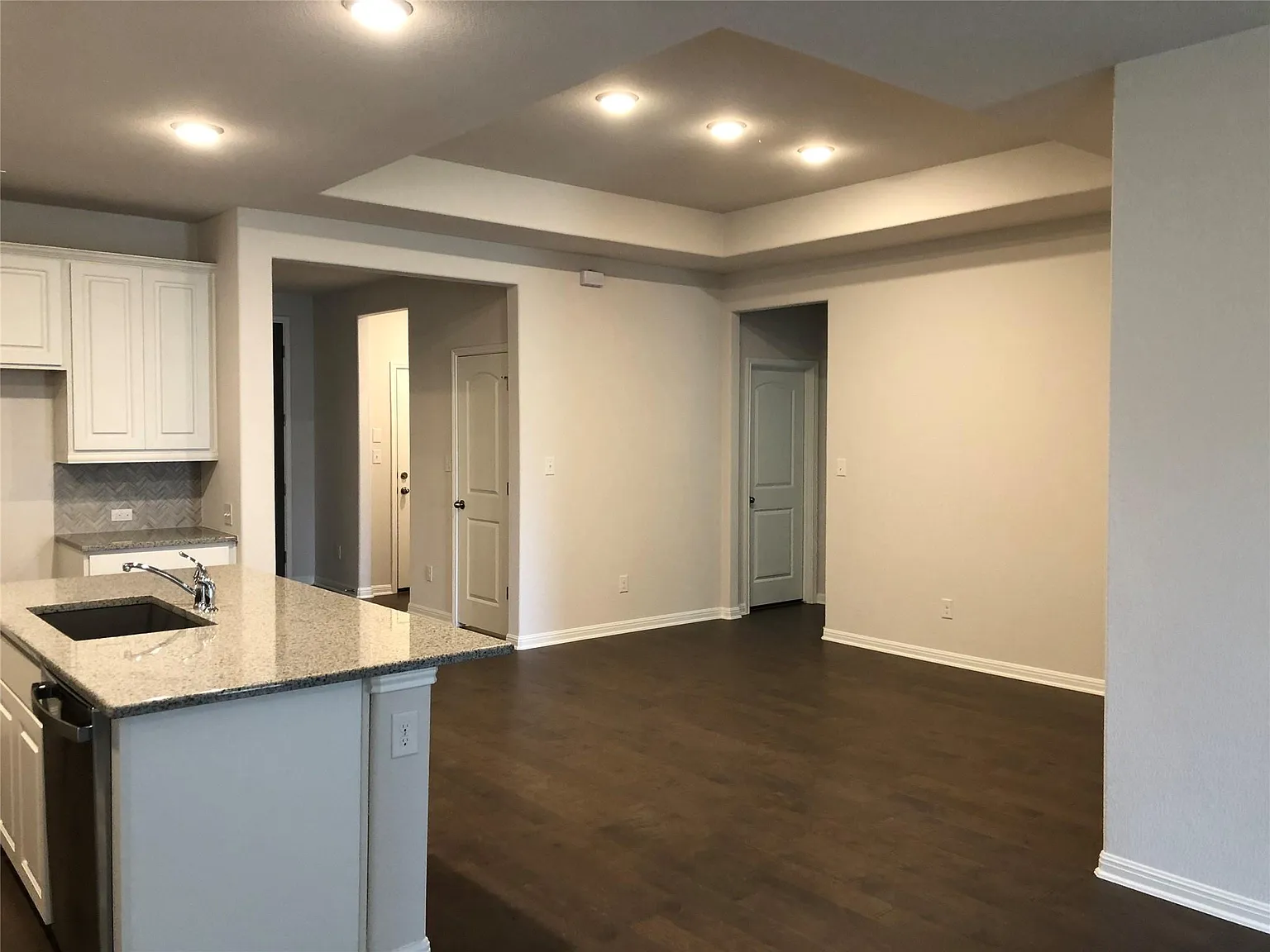 3 bed, 2.5 bath, 1960 sqft, $2,500 — Photo 3