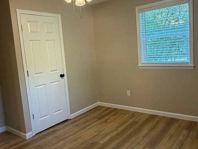 129 Carter Dr — Photo 6