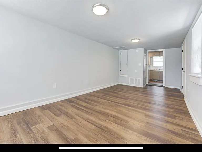 1530 NE 43rd St — Photo 11