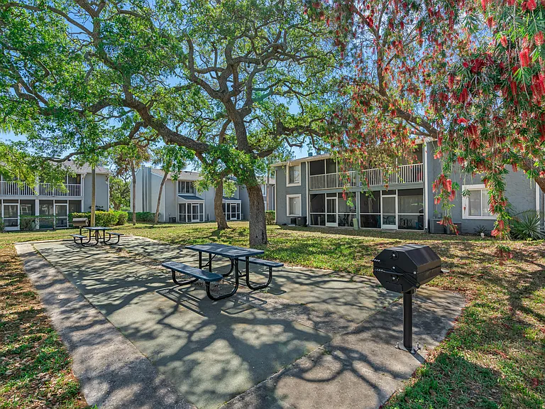 Enclave at Sabal Pointe Apartments — Photo 36