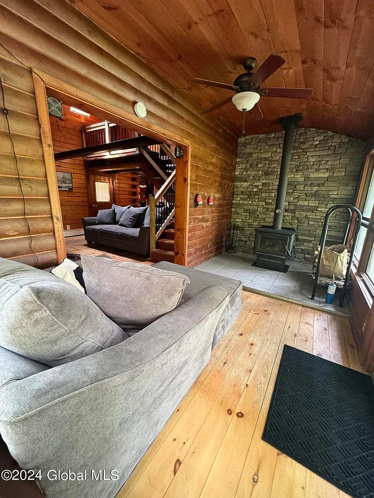 3 bed, 1152 sqft, $2,650 — Photo 4