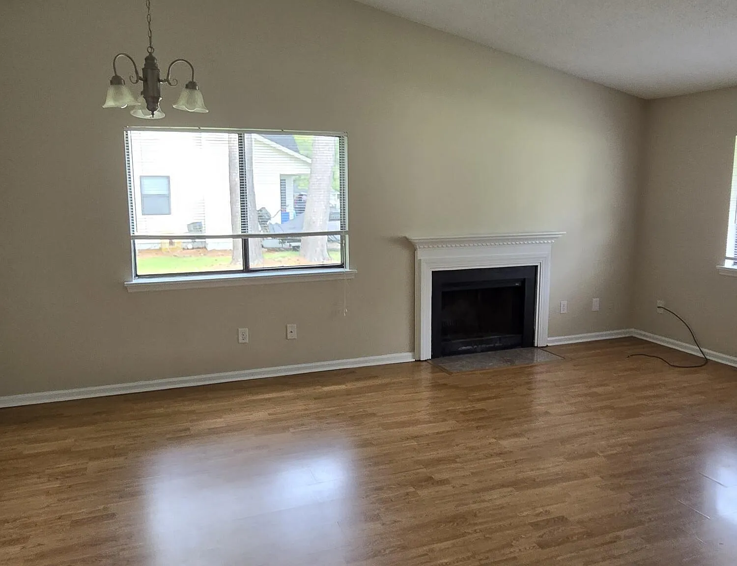 2 bed, 2.0 bath, 1000 sqft, $1,225 — Photo 3
