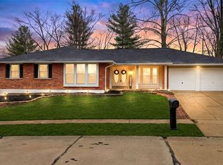 805 Phaeton Dr, Ballwin, MO 63021