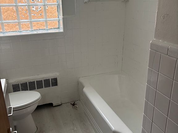 5th image of 7122 Eastlawn Dr #1