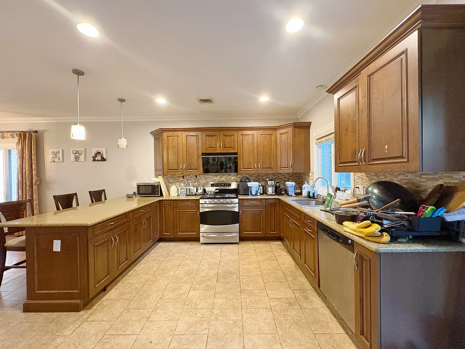 3 bed, 2046 sqft, $5,400 — Photo 2