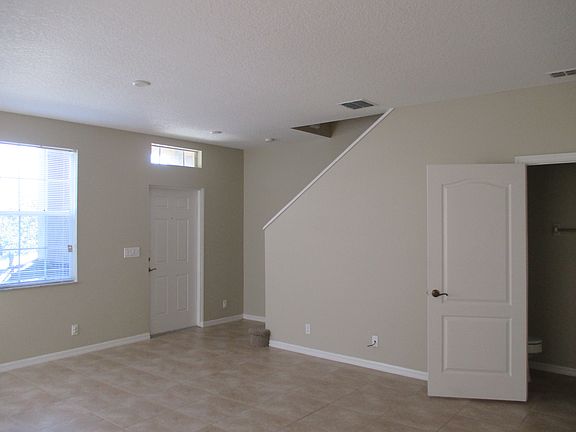 5th image of 2120 SE Labelle Dr