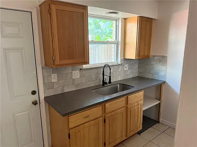2 bed, 1.5 bath, 1000 sqft, $1,300 — Photo 1