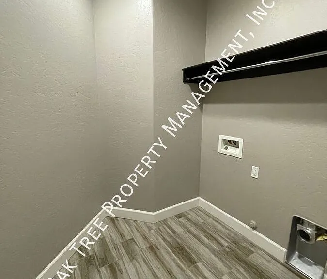 1541 Herring Ln — Photo 10