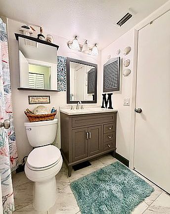 3rd image of 5415 Casablanca Cir