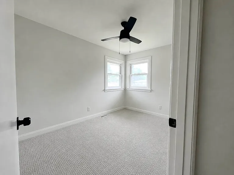 940 N 68th St — Photo 16