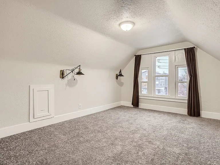 1381 Knox Ct — Photo 17