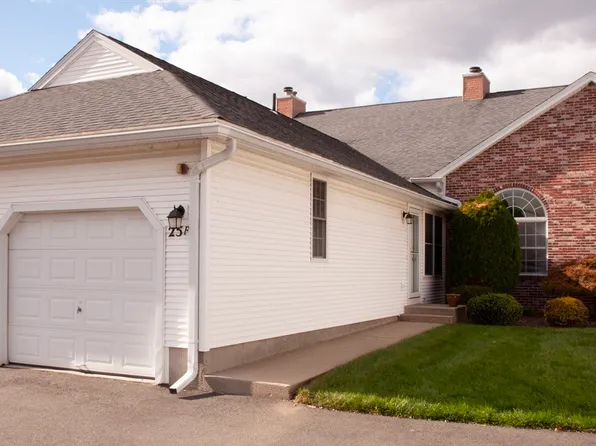 25 Castle Hill Rd #F, Agawam, MA 01001